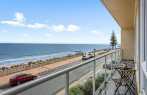 Oceanview escape in beachside Glenelg